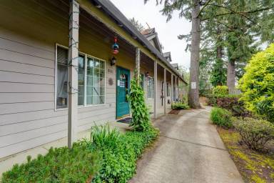 Main picture of 18737 SE Division St