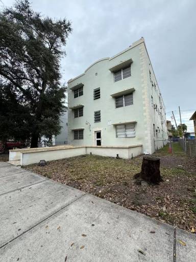 Main picture of 2120 SW 1st St