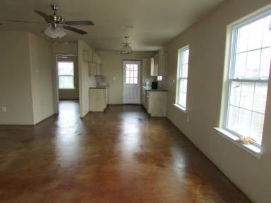 Main picture of 837 E College St