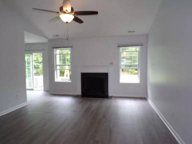 Main picture of 210 Seville St