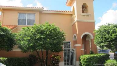 Main picture of 5000 S Harbor Isles Dr
