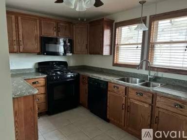 Main picture of 701 N Park St