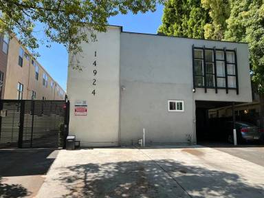 Main picture of 14924 Dickens St