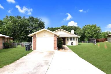 Main picture of 2401 Hidden Valley Dr