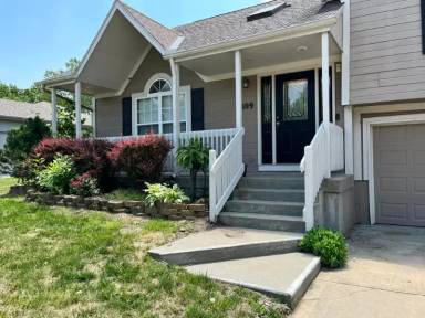 Main picture of 109 E Walker Dr