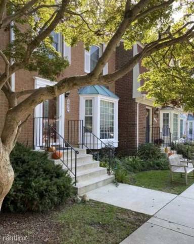 Main picture of 1290 Masters Dr