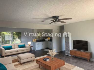 Main picture of 1431 W 104th St