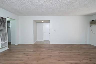Main picture of 120 E Live Oak St