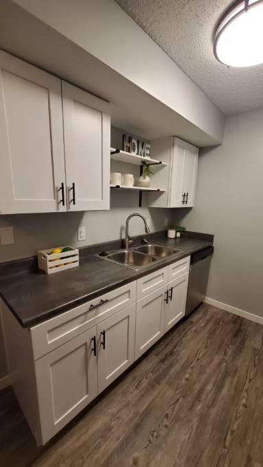 Main picture of 3405 Holdrege - 207