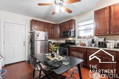 Main picture of 2911 N Ridgeway Ave