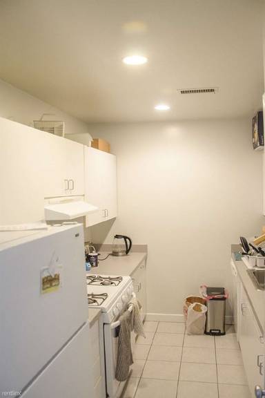 Main picture of 1661 Washington St