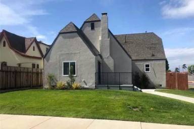 Main picture of 2203 W 75th St
