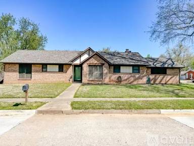 Main picture of 800 W Decatur St