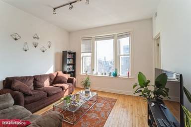 Main picture of 2622 W Fullerton Ave