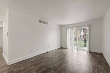 Main picture of 25400 Basin St