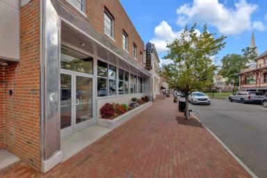 Main picture of 109 W Main St