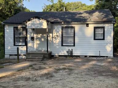 Main picture of 1836 Cook St