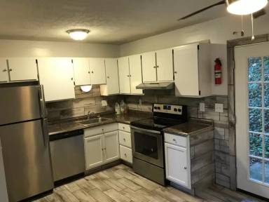 Main picture of 711 Bunker Hill Rd
