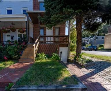 Main picture of 4301 Falls Rd
