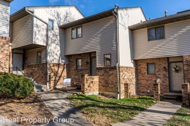 Main picture of 303 Foxfire Dr