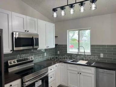 Main picture of 5214 Stacy St