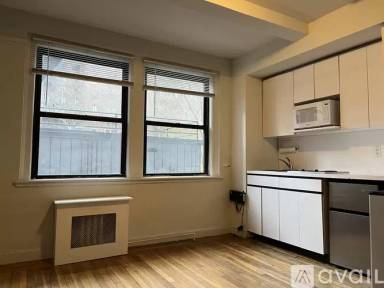 Main picture of 330 East 43rd St