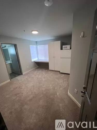 Main picture of 800 NE 42nd St