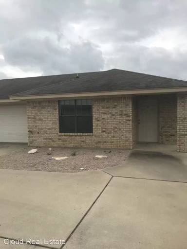 Main picture of 916 McDaniel Cir