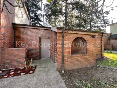 Main picture of 11205 NE 49th St