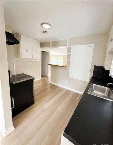 Main picture of 4450 Dallas St
