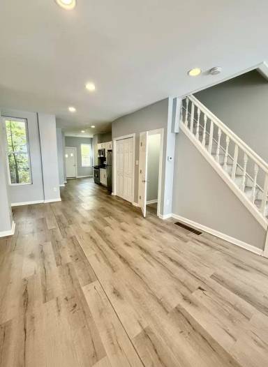 Main picture of 134 N Lindenwood St