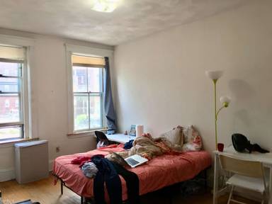 Main picture of 1677 Beacon St