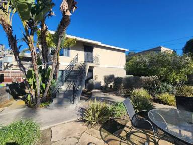 Main picture of 1324 La Palma St