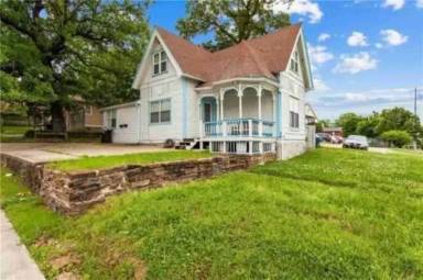 Main picture of 832 W Eagle St