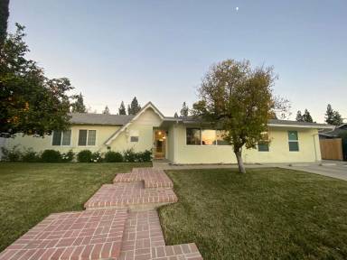 Main picture of 1786 Olympic St