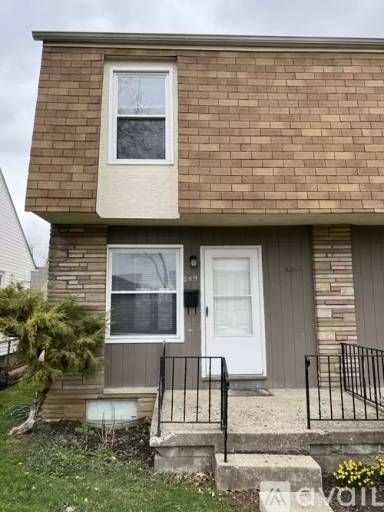 Main picture of 903 S Roys Ave