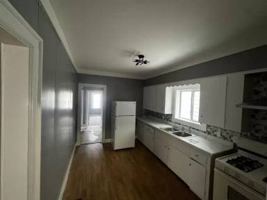 Main picture of 2781 S Park Ave