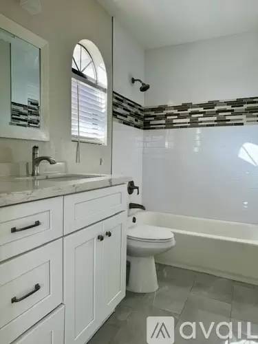 Main picture of 820 E 3rd Ave