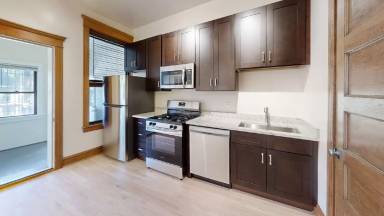 Main picture of 1443 W Belle Plaine Ave