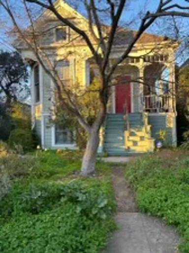 Main picture of 486 38th St