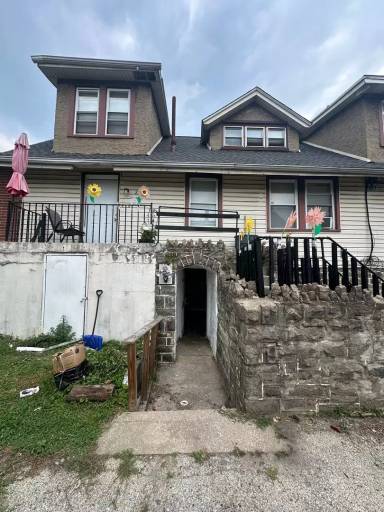 Main picture of 162 Melrose Ave