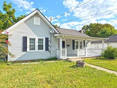 Main picture of 318 Montague St