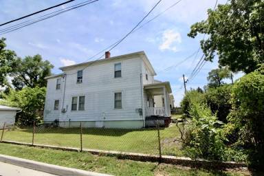 Main picture of 270 W Bruce St