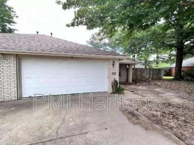 Main picture of 822 N Daisy Ln