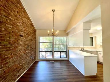 Main picture of 104 Oak Tree Dr