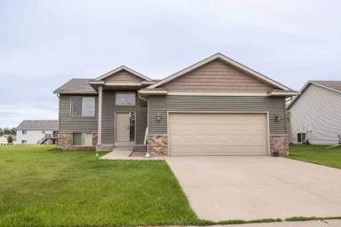 Main picture of 4024 Stone Point Dr NE