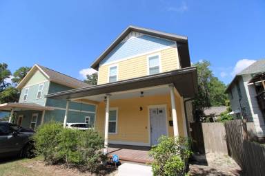 Main picture of 238 NE 9th St