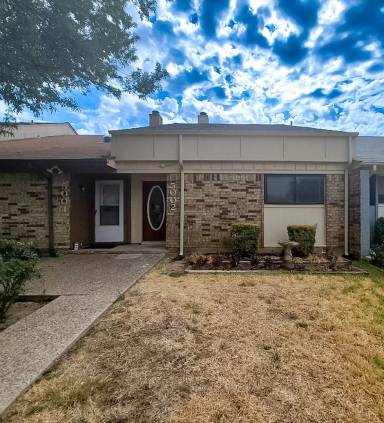 Main picture of 5002 Maryanna Way