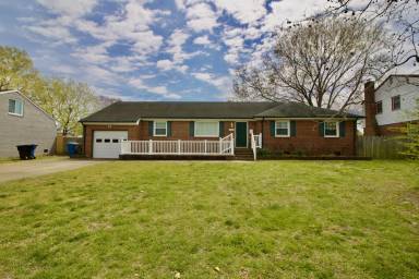 Main picture of 3421 Petunia Cres