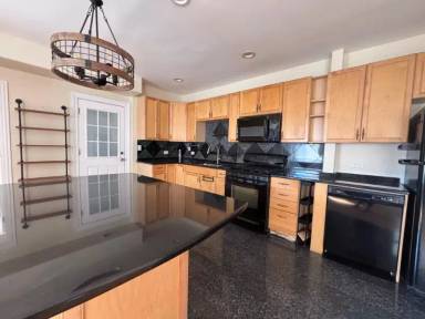 Main picture of 2839 W Nelson St